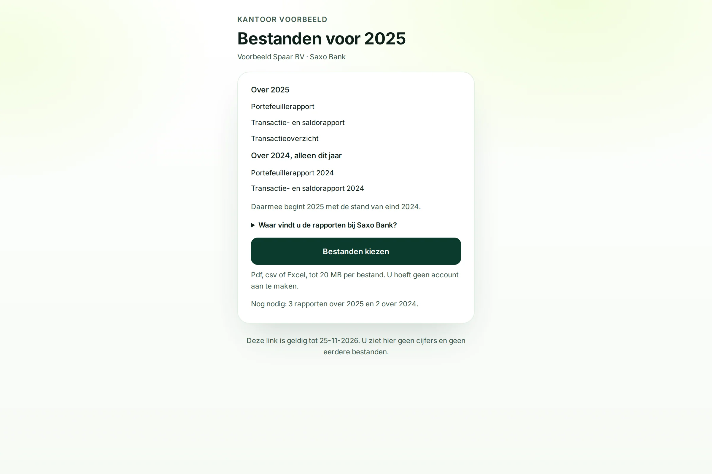 De aanleverpagina Bestanden voor 2025 van Voorbeeld Spaar BV bij Saxo Bank met de gevraagde rapporten over 2025 en 2024 en de knop Bestanden kiezen