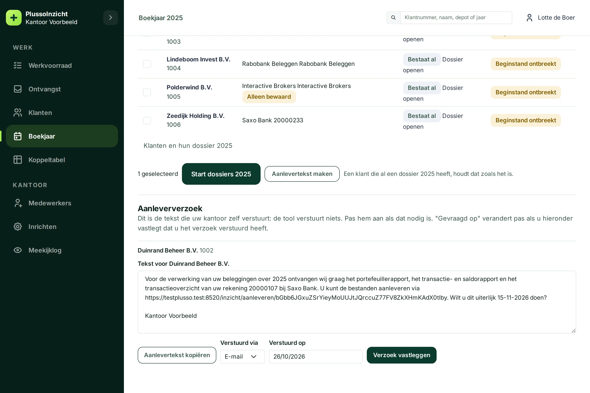 De aanlevertekst voor Duinrand Beheer B.V. met de rapporten van Saxo Bank, de aanleverlink en de datum, met de knoppen Aanlevertekst kopiëren en Verzoek vastleggen